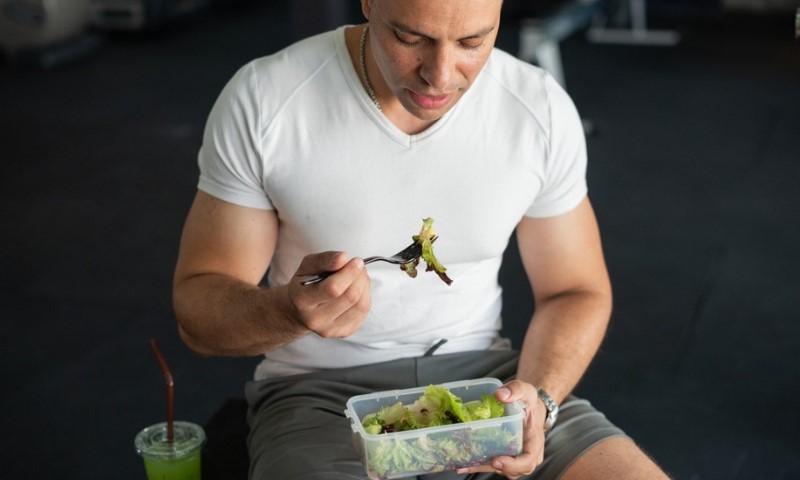 Ishrana za fudbalere – šta jesti pre i posle treninga?